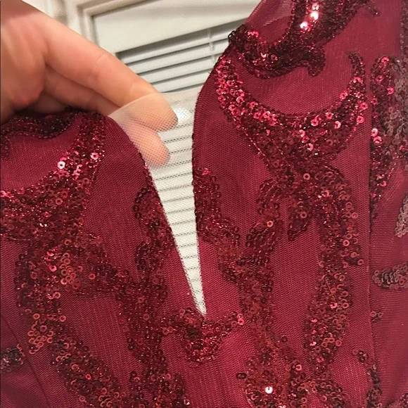 Elegant Burgundy Sequin Prom Dress with V-Neck - Picture 8 of 10